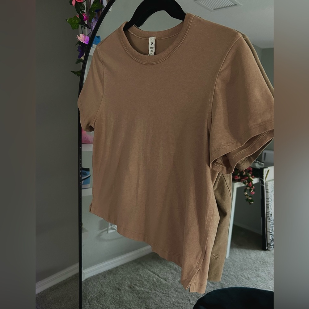 Lululemon NWOT Classic Fit Crew Neck Tee Crop Nude/Pinkish Tan Size 4